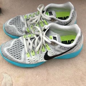 Nike W10 shoes.